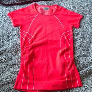 ⭐️EUC Athleta seamless tee